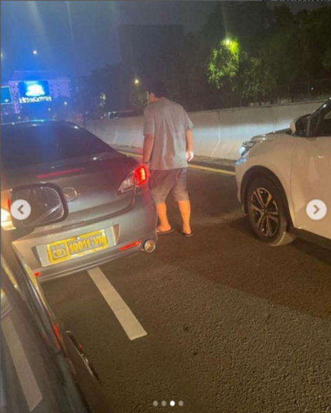 Viral !!! Pria Bertubuh Tambun Mengendarai Mobil Bernopol Dinas Polri dan Membawa Pistol