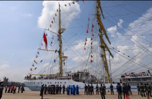 Danlantamal IV Melepas KRI Bima Suci Yang Akan Melanjutkan Pelayaran Menjadi Duta Bangsa