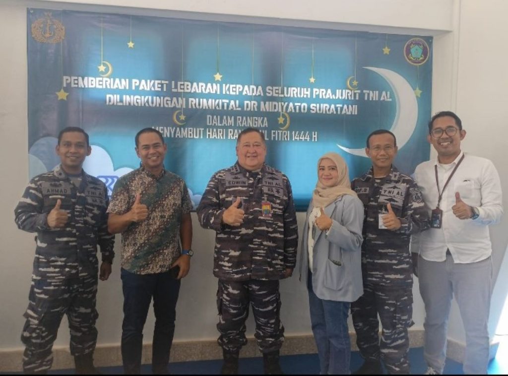 Rumkital Dr. Midiyato Suratani Berikan Paket Lebaran dan Gelar Bazar Sembako Murah Untuk Personel Serta Keluarga Pasien