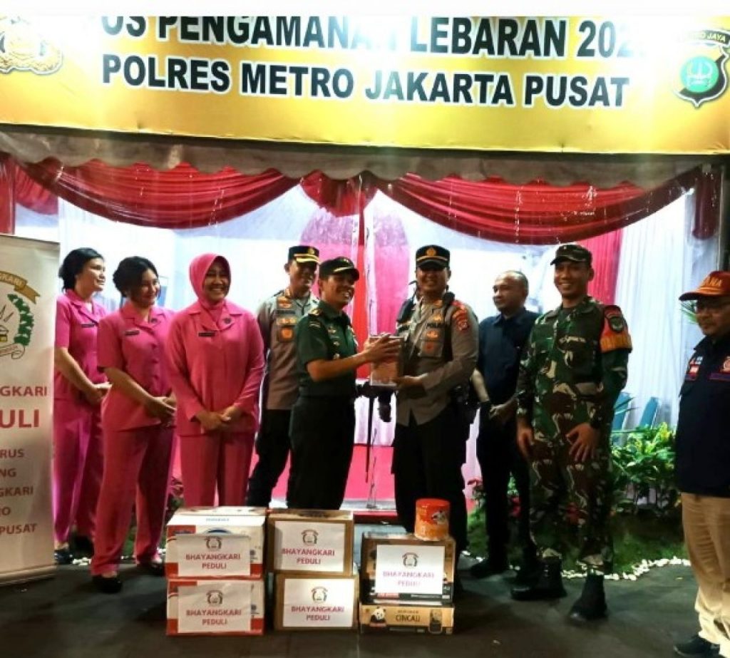 Dandim 0501 JP beserta Kapolres Metro JP dan Forkopimda Kunjungi Pos Pantau Pengamanan Lebaran 1444 H