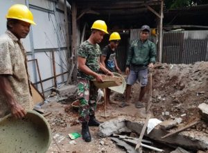 Karya Bakti, Babinsa Matraman Bantu Pembangunan Masjid Baiturrahim