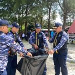 Peringati Hari Peduli Sampah Nasional, Lanal Simeulue Ikuti Kegiatan Bersih Pantai dan Pameran Daur Ulang