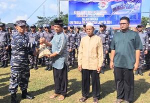 Komandan Lanal Bintan Buka Kegiatan Baksos dan Karya Bakti Bersama Satgas Trisila TNI AL Tahun2024 di Tanjung Uban