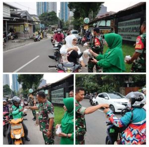 Peduli Sesama Koramil 07/Cilandak Berbagi Takjil Buka Puasa