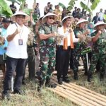 Mentan RI dan Kasad Panen Raya Bawang Merah di Wilayah Kodam Jaya