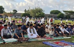 Masyarakat Laksanakan Sholat Idul Adha 1445 H/2024 M di Lapangan Mako Lanal Bintan Bersama Forkopimda Bintan