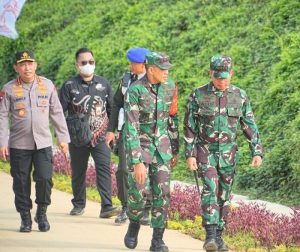 Panglima TNI Dampingi Presiden RI Tinjau Embung MBH dan Sumbu Kebangsaan di IKN