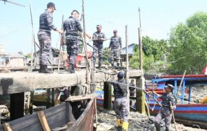 Jelang HUT TNI AL Ke-79 Lanal TBA Bersih – Bersih Sungai