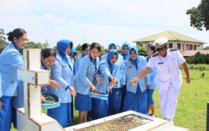 Sambut HUT Ke-79 TNI AL, Lanal Nias Gelar Upacara Ziarah dan Tabur Bunga di TMP Kota Gunungsitoli
