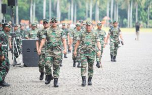 Pangdam Jaya Dampingi Kasad Mengecek Kesiapan Prajurit dan Alutsista Peringatan HUT ke-79 TNI