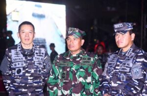 Di Monas, Dankormar Dampingi Kasal Tinjau Pasukan Upacara HUT TNI