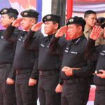 Di Atas KRI, Wadan Kormar Saksikan Penganugerahan dan Penyematan Brivet Hiu Kencana Kepada Presiden RI