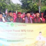 Pawai Ta’aruf Kafilah MTQ Tingkat Kota Bekasi, Kecamatan Bekasi Barat Tampilkan Manusia Tertinggi di Indonesia