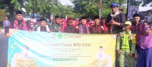 Pawai Ta’aruf Kafilah MTQ Tingkat Kota Bekasi, Kecamatan Bekasi Barat Tampilkan Manusia Tertinggi di Indonesia