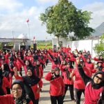 Emak – Emak gemes Brengose saat Senam bareng Calon Bupati dan Wakil Bupati Tulungagung