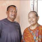 Pasangan Suami Istri Penerima Manfaat Renovasi Rutilahu TMMD 122 Tersenyum Haru Terima Rumah Layak Huni