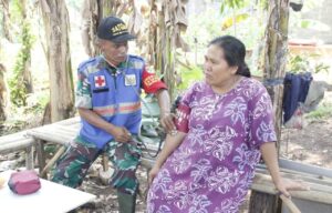 Tim Kesehatan Satgas TMMD 122 Dukung Pemeriksaan Kesehatan Gratis kepada Warga di Lokasi TMMD