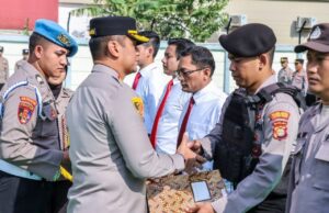 Atas Dedikasi dan Prestasi, Kapolres Metro Jakarta Barat Beri Penghargaan kepada 62 Personel