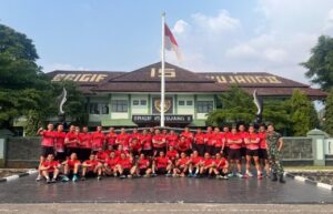Karya Bakti Siswa Diklapa Infanteri TA 2024 di Kp. Ciseupan, Cimahi : “Membangun Kemanunggalan TNI dengan Rakyat”