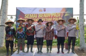 Dukung Ketahanan Pangan Nasional, Kakorbinmas Baharkam Polri Semai Padi di Kulonprogo