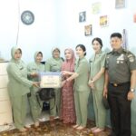 Kodim 0507/Bekasi Berikan Santunan dan Tali Asih untuk Anggota Sakit dan Warakawuri dalam HUT Korem 051/Wkt ke 26