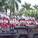 Usai Makan Bergizi Gratis, Ribuan Anak Sekolah Antusias Naik Tank Marinir