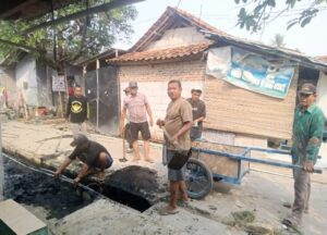 Ormas Jajaka Karangbahagia dan Warga Lakukan Kerja Bakti Bersama di Desa Karangsetia