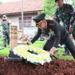 Berikan Penghormatan Terakhir Kepada Serda Yuyus Yusmana, Kodim 0504/JS Laksanakan Upacara Pemakaman Militer