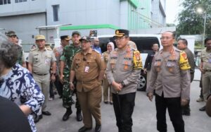 Kunjungan Forkopimko Jakarta Utara dalam Rangka Monitoring Peribadatan Misa Malam Natal di Gereja GPIB Jemaat Petra
