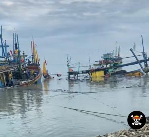 Cuaca Ekstrem Sebabkan Empat Perahu Nelayan di Palang Tuban Tenggelam
