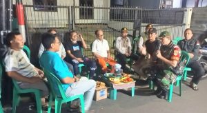 Babinsa Koramil 02/Matraman Sambangi Pengurus RW 01 dan RW 05 Kelurahan Kayu Manis Jelang Tahun Baru 2025