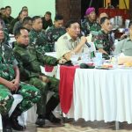 Menhan, Panglima TNI, dan Wakasad Tahun Baruan dengan Ribuan Prajurit di Timika
