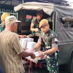 Semangat Berbagi Prajurit Batalyon Arhanud 6/BAY dalam Kegiatan Jum’at Berbagi di Tanjung Priuk