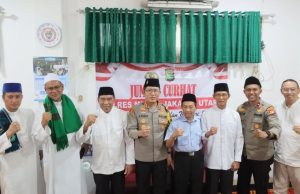 Kapolres Metro Jakarta Utara Imam Sholat Jumat, Ribuan Jamaah Padati Masjid Al Musyawarah Kelapa Gading