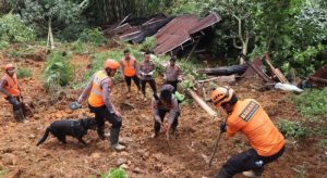 Tim K-9 Polda Jateng Berhasil Temukan Jenazah Bayi 5 Bulan yang Tertimbun Tanah Longsor