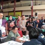 Kapolres Metro Jakarta Pusat Dampingi Wakil Gubernur Terpilih Rano Karno Kunjungi Penampungan Korban Kebakaran