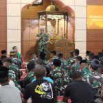 Doa Bersama Lintas Agama di Masjid Jami’ Al Izzah, Batalyon Arhanud 6/BAY Pererat Toleransi dan Kebersamaan