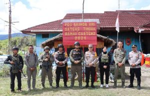 Kasatgas Humas Ops Damai Cartenz Kunjungi Pos Brimob di Oksibil dan Serambakon, Berikan Motivasi kepada Personel