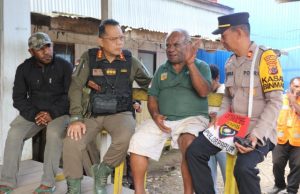 Perkuat Sinergi, Kasatgas Humas Ops Damai Cartenz Silaturahmi dengan Ketua Dewan Adat Pegunungan Bintang