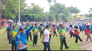Sambut Hari Jadi Kota Bekasi ke-28, Danramil 05/Bantargebang Ikuti Kegiatan Bazar UMKM dan Senam Bersama