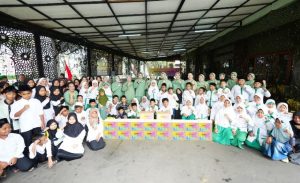 Bakti Sosial Serentak, Persit Korem 052/Wkr Berbagai Kasih