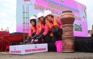 Ketum Yayasan Kemala Bhayangkari Letakkan Batu Pertama Pembangunan SMP Kemala Bhayangkari di Karanganyar