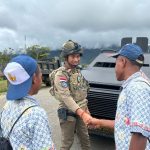 Anak-anak Pegunungan Bintang Sambut Hangat Patroli Dialogis Personel Polri