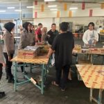 Polwan Polres Metro Jakarta Pusat Gelar Patroli Ramadhan di Sentra Kue Subuh Pasar Senen