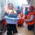 Tanggap Cepat, Aksi Sertu Buhari Selamatkan Balita Korban Banjir