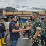 Danrem 051/Wkt Bersama Danramil 04/Jatiasih Terjun Langsung Evakuasi Banjir di Bekasi
