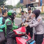 Polres Metro Jakarta Pusat Bagikan Takjil Gratis kepada Masyarakat Jelang Berbuka Puasa
