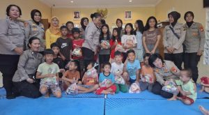 Polwan Polres Metro Jaksel Gelar Trauma Healing Dan Bakti Sosial Untuk Korban Banjir