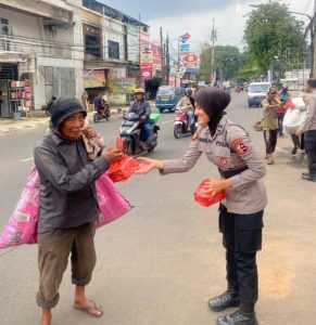 Dit Samapta Polda Sumut dan Korsabhara Berbagi Takjil di Bulan Ramadhan, Wujud Kepedulian Polri kepada Masyarakat