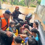 Tim SAR Korbrimob Polri Gerak Cepat Evakuasi Korban Banjir di Jakarta Timur